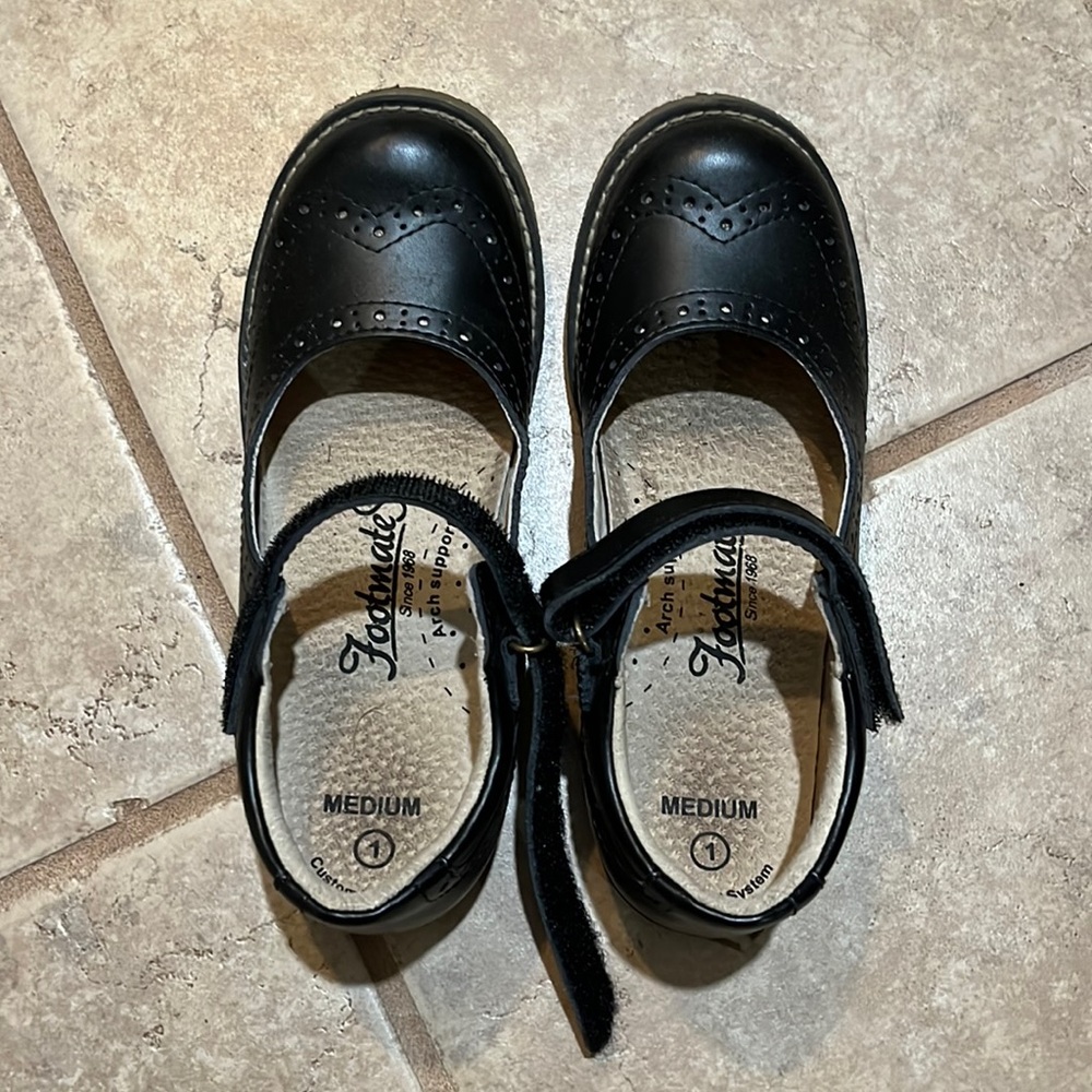 Footmate Size 1 black Mary Jane shoes